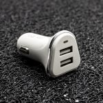 zaryadno-za-kola-12v-lq-2-1a-2-usb-porta-byalo-topcase-1