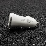 zaryadno-za-kola-12v-lq-2-1a-2-usb-porta-byalo-topcase-2