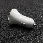 zaryadno-za-kola-12v-lq-2-1a-2-usb-porta-byalo-topcase-3
