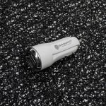 zaryadno-za-kola-12v-sammato-2-4a-2-usb-porta-byalo-topcase