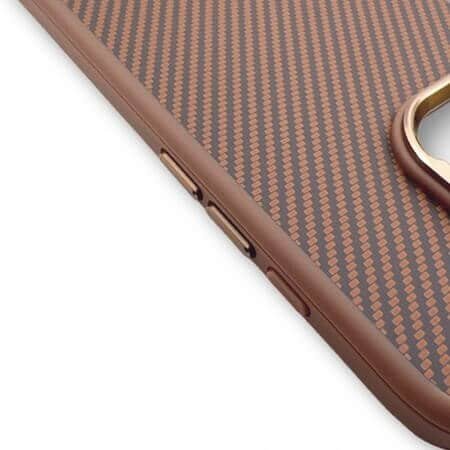 Husă Premium Carbon pentru iPhone 16 - Titanium Gold