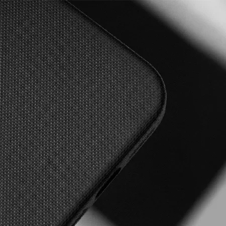 La Topcase, știm că smartphone-ul tău este o parte integrantă a vieții tale de zi cu zi și merită protecție fiabilă încă din prima zi. De aceea, selectăm cu atenție fiecare produs din catalogul nostru pentru a-ți oferi huse, protecții și accesorii de calitate care combină securitatea, stilul și confortul. Serviciul rapid este la fel de important pentru noi. Ne străduim să procesăm și să expediem fiecare comandă cât mai repede posibil, astfel încât dispozitivul tău să poată primi protecția necesară, fără a aștepta inutil. Pentru că noi credem că liniștea sufletească începe cu un telefon bine protejat.