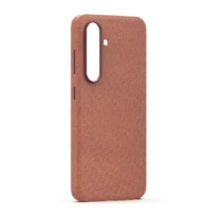 La Topcase, știm că smartphone-ul tău este o parte integrantă a vieții tale de zi cu zi și merită protecție fiabilă încă din prima zi. De aceea, selectăm cu atenție fiecare produs din catalogul nostru pentru a-ți oferi huse, protecții și accesorii de calitate care combină securitatea, stilul și confortul. Serviciul rapid este la fel de important pentru noi. Ne străduim să procesăm și să expediem fiecare comandă cât mai repede posibil, astfel încât dispozitivul tău să poată primi protecția necesară, fără a aștepta inutil. Pentru că noi credem că liniștea sufletească începe cu un telefon bine protejat.
