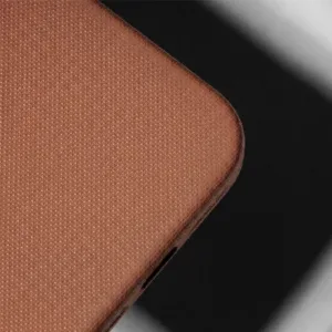 La Topcase, știm că smartphone-ul tău este o parte integrantă a vieții tale de zi cu zi și merită protecție fiabilă încă din prima zi. De aceea, selectăm cu atenție fiecare produs din catalogul nostru pentru a-ți oferi huse, protecții și accesorii de calitate care combină securitatea, stilul și confortul. Serviciul rapid este la fel de important pentru noi. Ne străduim să procesăm și să expediem fiecare comandă cât mai repede posibil, astfel încât dispozitivul tău să poată primi protecția necesară, fără a aștepta inutil. Pentru că noi credem că liniștea sufletească începe cu un telefon bine protejat.