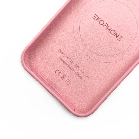 La Topcase, știm că smartphone-ul tău este o parte integrantă a vieții tale de zi cu zi și merită protecție fiabilă încă din prima zi. De aceea, selectăm cu atenție fiecare produs din catalogul nostru pentru a-ți oferi huse, protecții și accesorii de calitate care combină securitatea, stilul și confortul. Serviciul rapid este la fel de important pentru noi. Ne străduim să procesăm și să expediem fiecare comandă cât mai repede posibil, astfel încât dispozitivul tău să poată primi protecția necesară, fără a aștepta inutil. Pentru că noi credem că liniștea sufletească începe cu un telefon bine protejat.