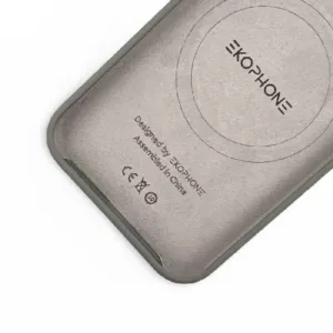 La Topcase, știm că smartphone-ul tău este o parte integrantă a vieții tale de zi cu zi și merită protecție fiabilă încă din prima zi. De aceea, selectăm cu atenție fiecare produs din catalogul nostru pentru a-ți oferi huse, protecții și accesorii de calitate care combină securitatea, stilul și confortul. Serviciul rapid este la fel de important pentru noi. Ne străduim să procesăm și să expediem fiecare comandă cât mai repede posibil, astfel încât dispozitivul tău să poată primi protecția necesară, fără a aștepta inutil. Pentru că noi credem că liniștea sufletească începe cu un telefon bine protejat.