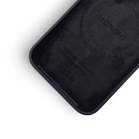La Topcase, știm că smartphone-ul tău este o parte integrantă a vieții tale de zi cu zi și merită protecție fiabilă încă din prima zi. De aceea, selectăm cu atenție fiecare produs din catalogul nostru pentru a-ți oferi huse, protecții și accesorii de calitate care combină securitatea, stilul și confortul. Serviciul rapid este la fel de important pentru noi. Ne străduim să procesăm și să expediem fiecare comandă cât mai repede posibil, astfel încât dispozitivul tău să poată primi protecția necesară, fără a aștepta inutil. Pentru că noi credem că liniștea sufletească începe cu un telefon bine protejat.